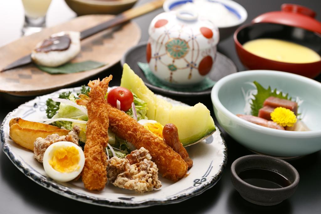 Okada Ryokan Warakutei Такаяма Экстерьер фото