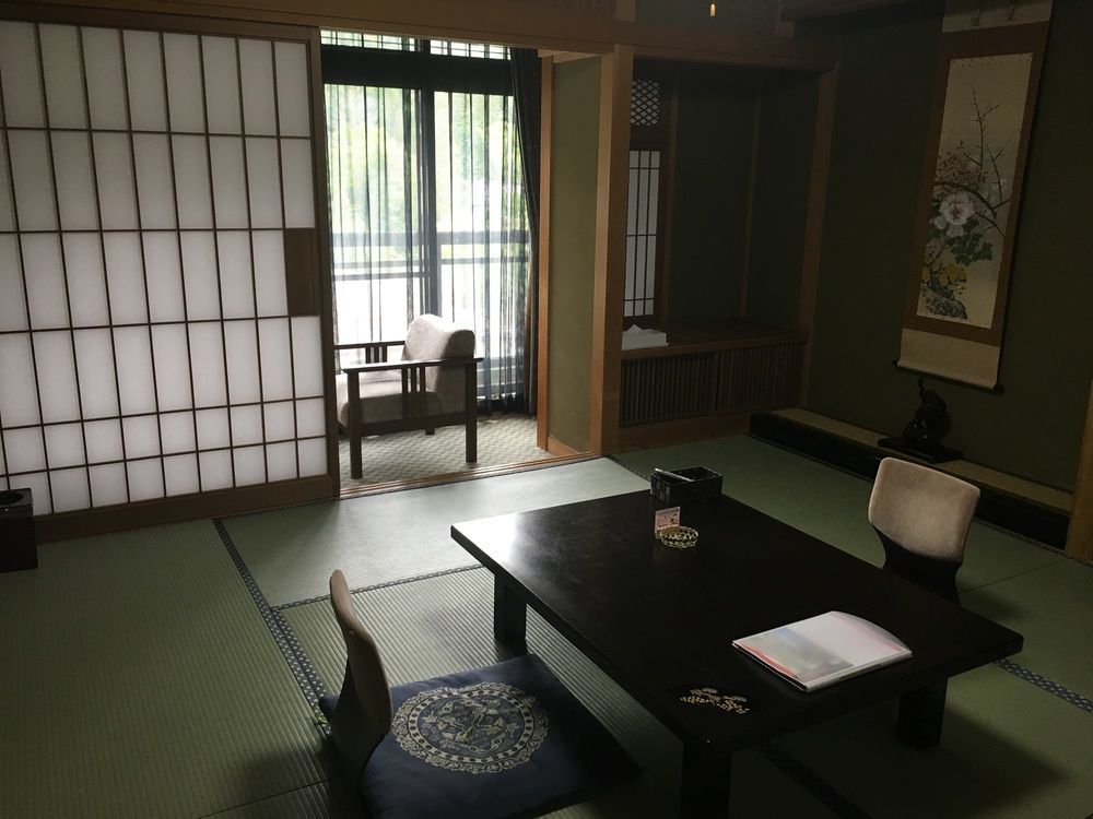 Okada Ryokan Warakutei Такаяма Экстерьер фото