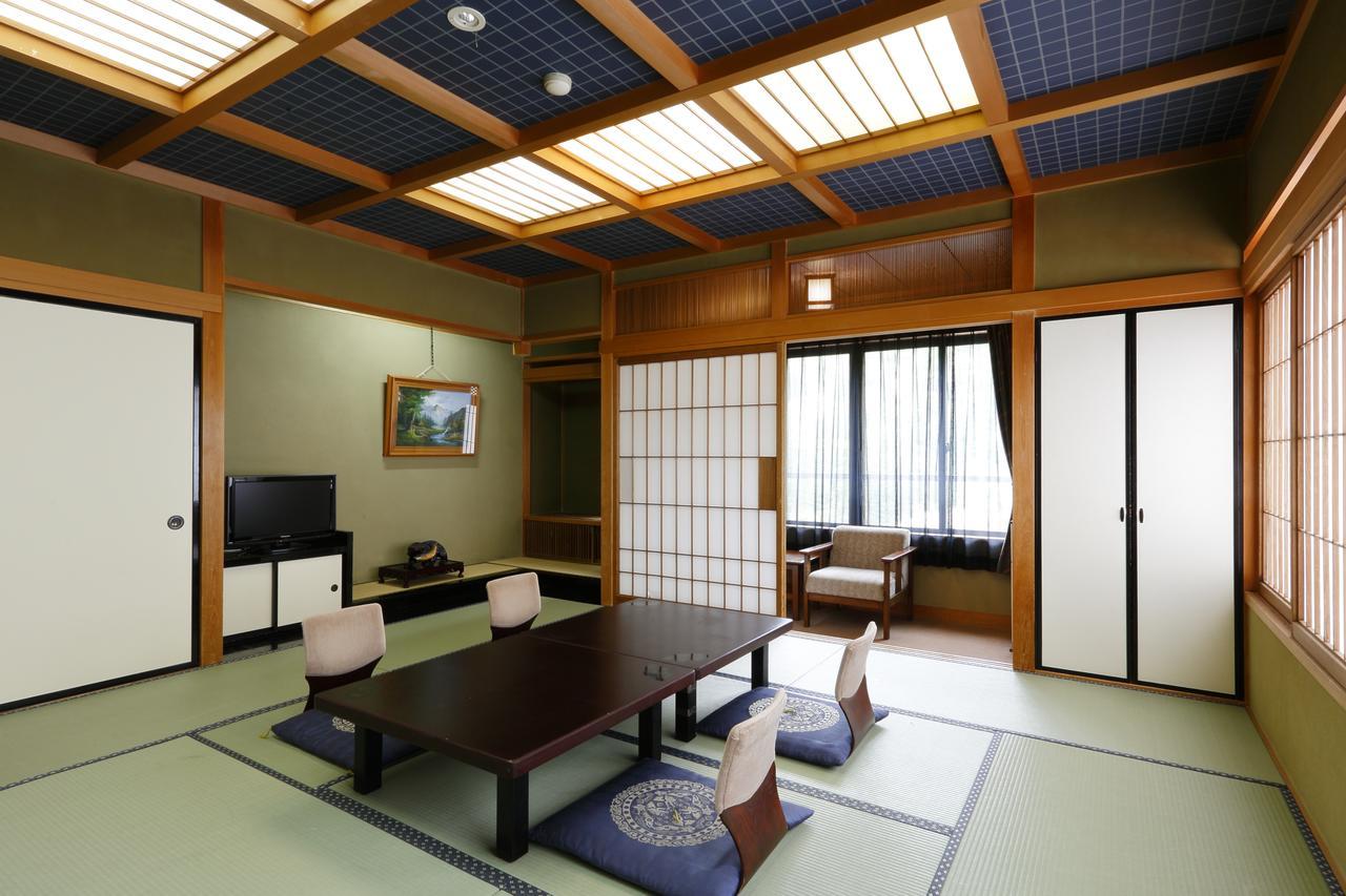 Okada Ryokan Warakutei Такаяма Экстерьер фото