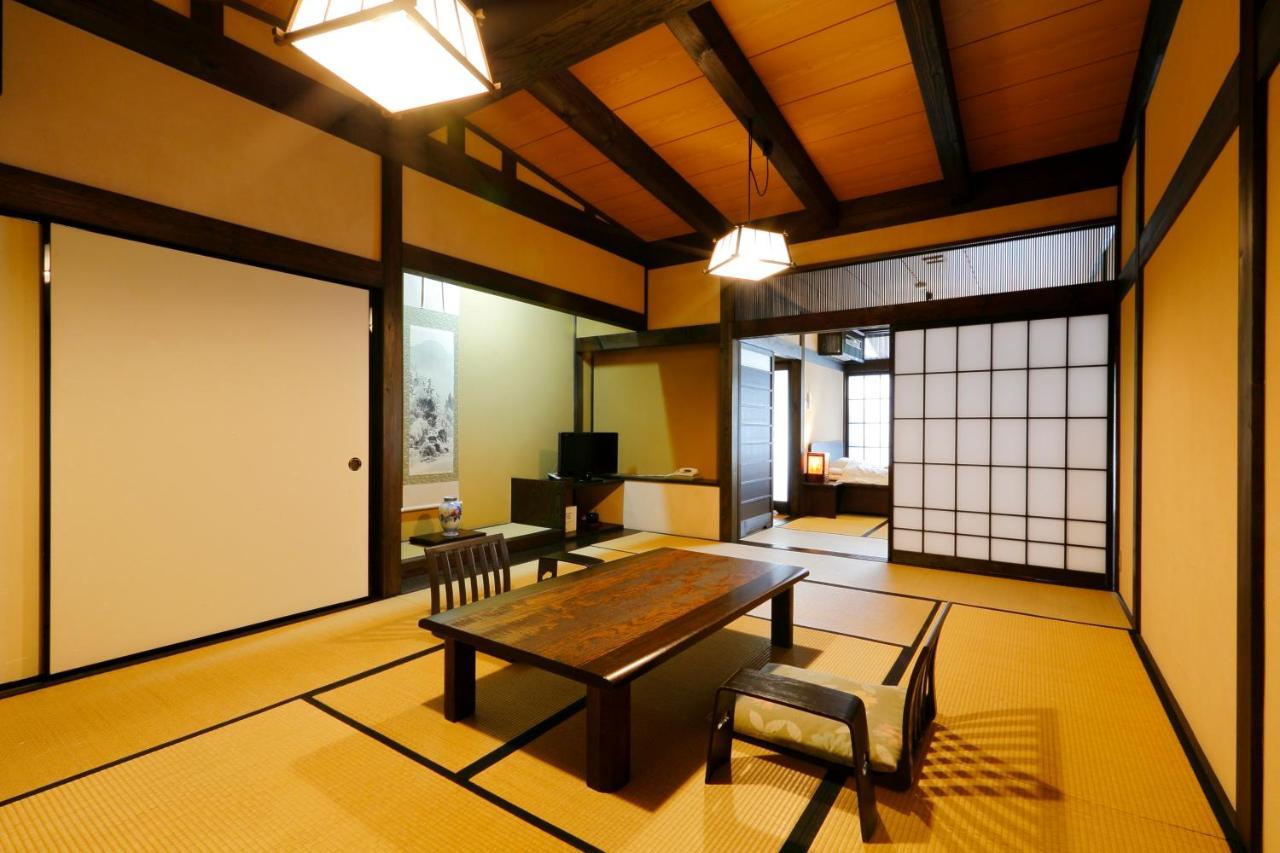 Okada Ryokan Warakutei Такаяма Экстерьер фото