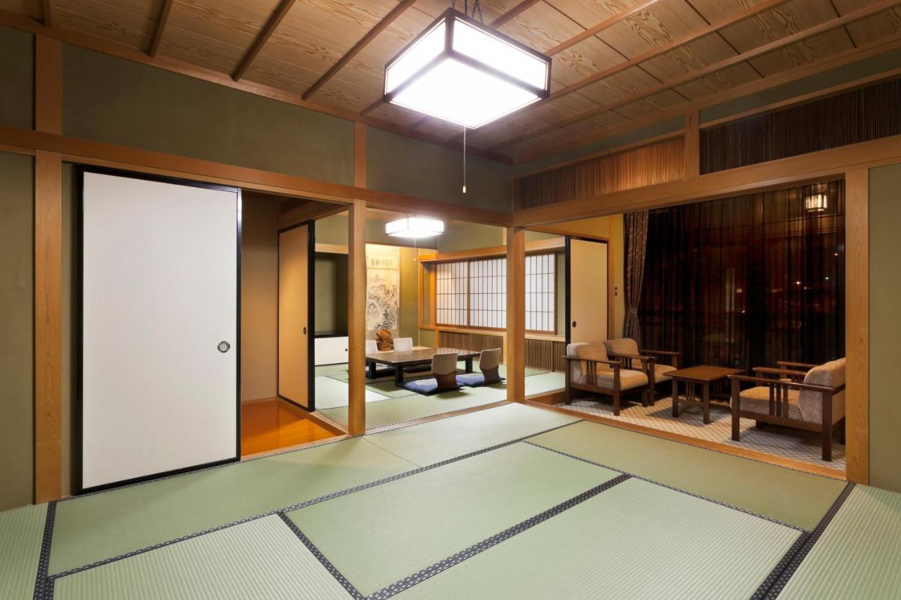Okada Ryokan Warakutei Такаяма Экстерьер фото