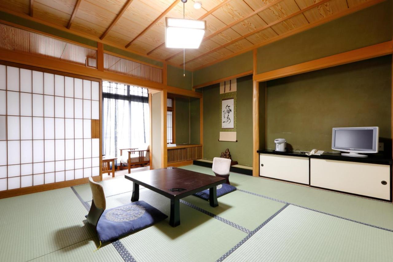 Okada Ryokan Warakutei Такаяма Экстерьер фото