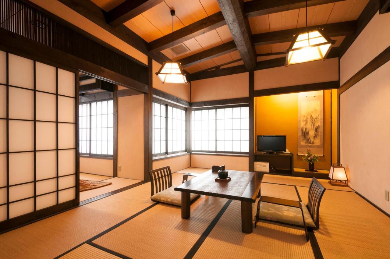 Okada Ryokan Warakutei Такаяма Экстерьер фото