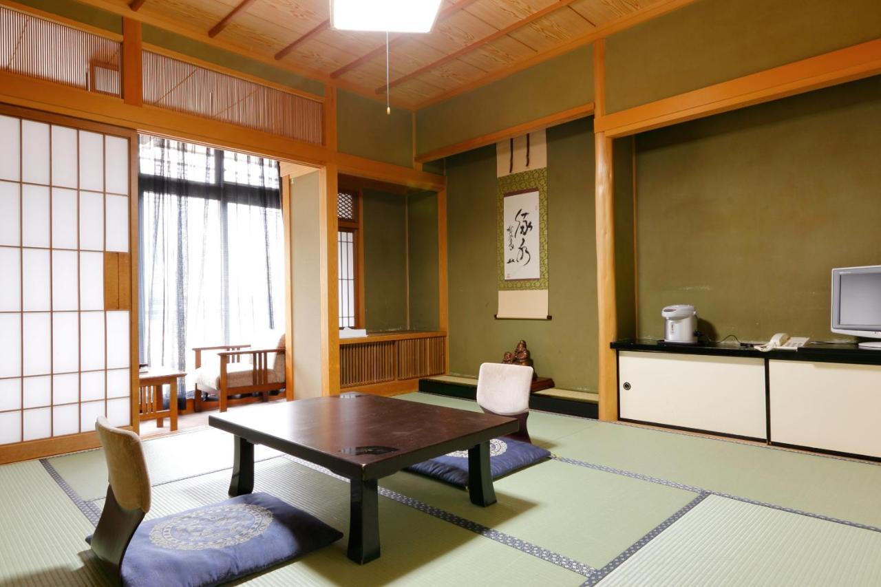 Okada Ryokan Warakutei Такаяма Экстерьер фото