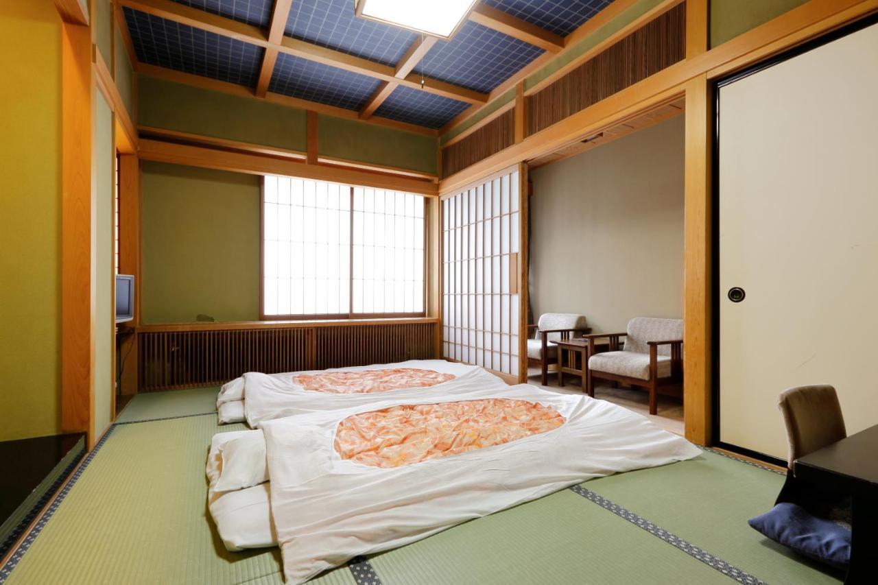 Okada Ryokan Warakutei Такаяма Экстерьер фото